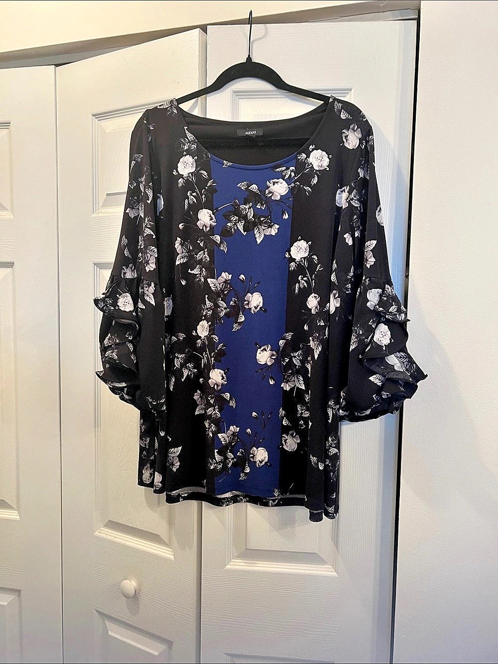 ALFANI Floral Ruffle Sleeve Blouse in Black & Blue Size 2X Like New